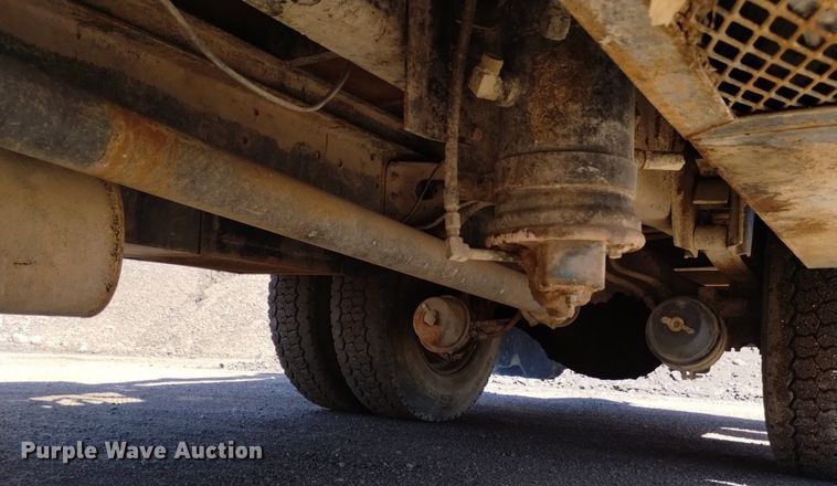 image for item DQ6084 1984 International 1955 flatbed truck