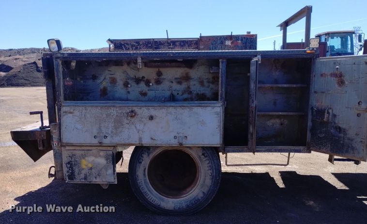 image for item DQ6086 1989 International 4900 utility / service truck