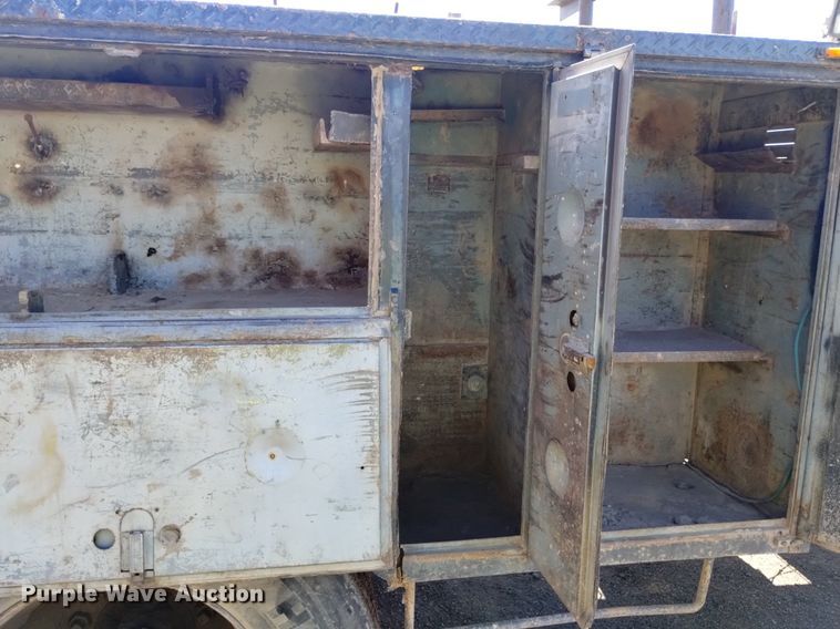 image for item DQ6086 1989 International 4900 utility / service truck