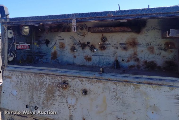 image for item DQ6086 1989 International 4900 utility / service truck