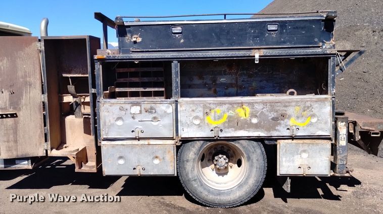 image for item DQ6086 1989 International 4900 utility / service truck