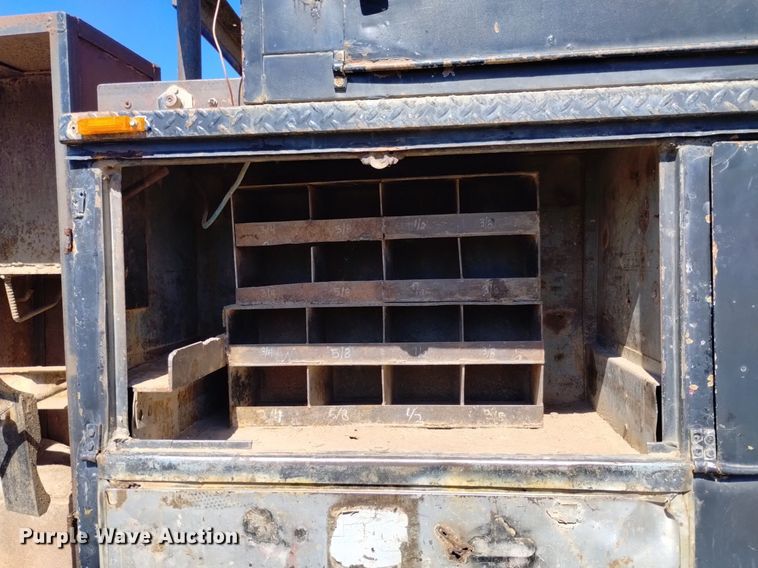 image for item DQ6086 1989 International 4900 utility / service truck