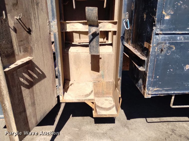 image for item DQ6086 1989 International 4900 utility / service truck