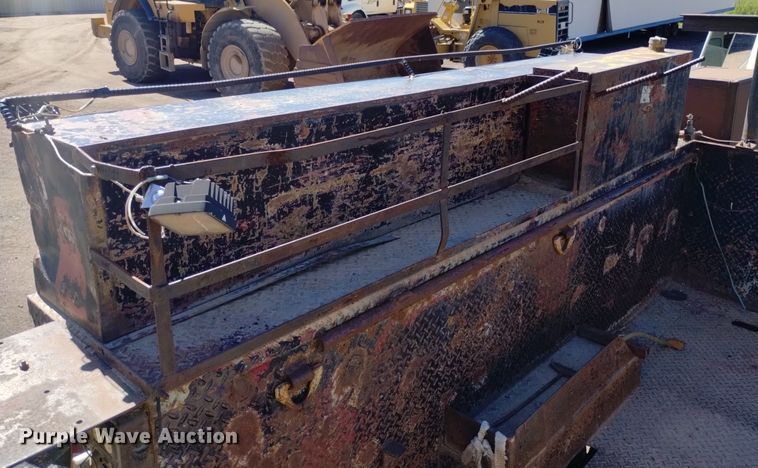 image for item DQ6086 1989 International 4900 utility / service truck