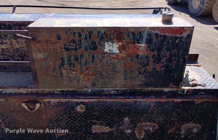 image for item DQ6086 1989 International 4900 utility / service truck