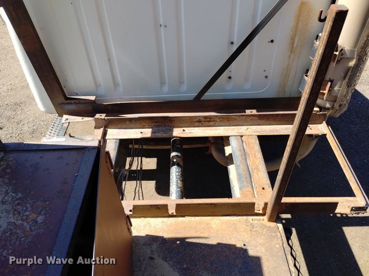 image for item DQ6086 1989 International 4900 utility / service truck