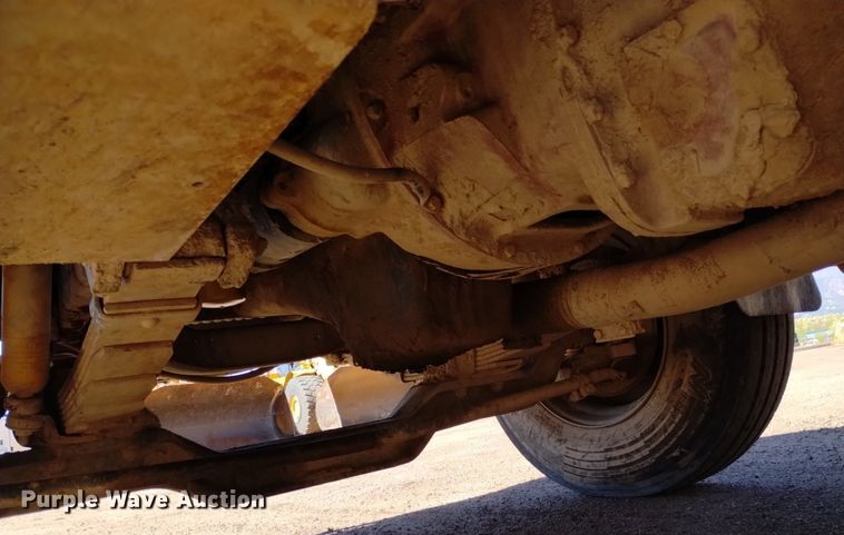 image for item DQ6086 1989 International 4900 utility / service truck