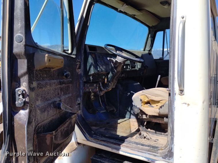 image for item DQ6086 1989 International 4900 utility / service truck