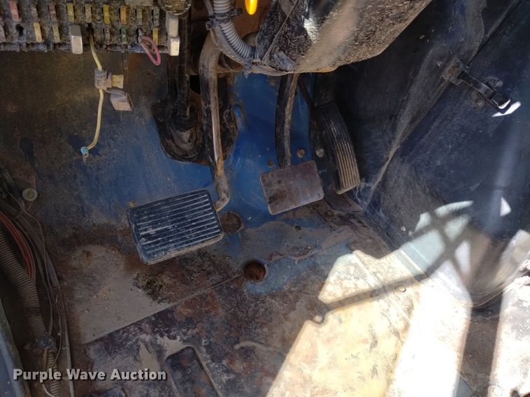 image for item DQ6086 1989 International 4900 utility / service truck