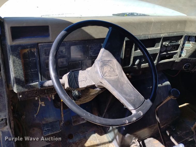 image for item DQ6086 1989 International 4900 utility / service truck