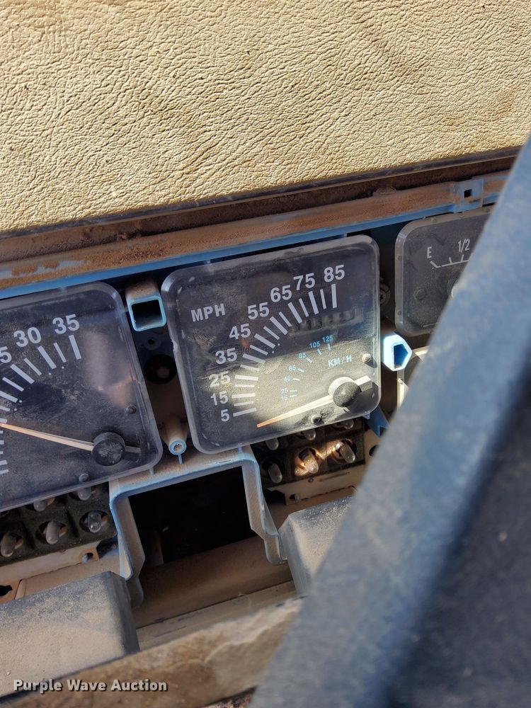 image for item DQ6086 1989 International 4900 utility / service truck