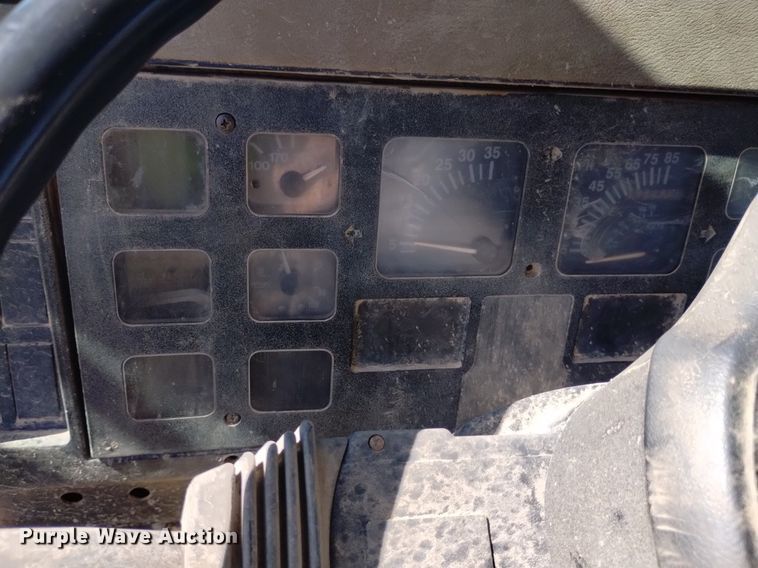 image for item DQ6086 1989 International 4900 utility / service truck