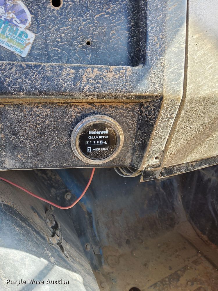 image for item DQ6086 1989 International 4900 utility / service truck