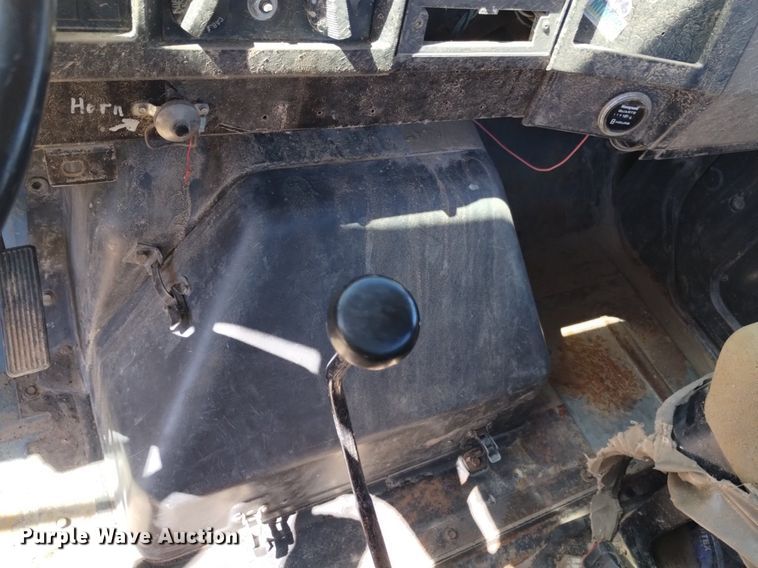 image for item DQ6086 1989 International 4900 utility / service truck