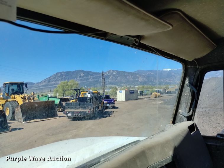 image for item DQ6086 1989 International 4900 utility / service truck