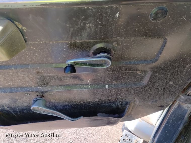 image for item DQ6086 1989 International 4900 utility / service truck