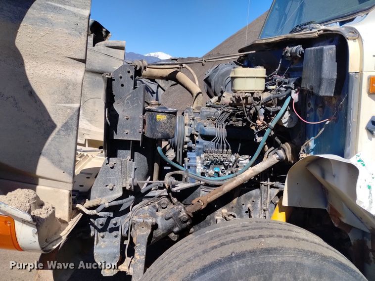 image for item DQ6086 1989 International 4900 utility / service truck