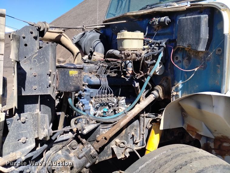 image for item DQ6086 1989 International 4900 utility / service truck