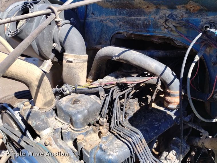 image for item DQ6086 1989 International 4900 utility / service truck