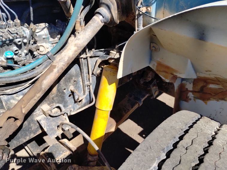 image for item DQ6086 1989 International 4900 utility / service truck