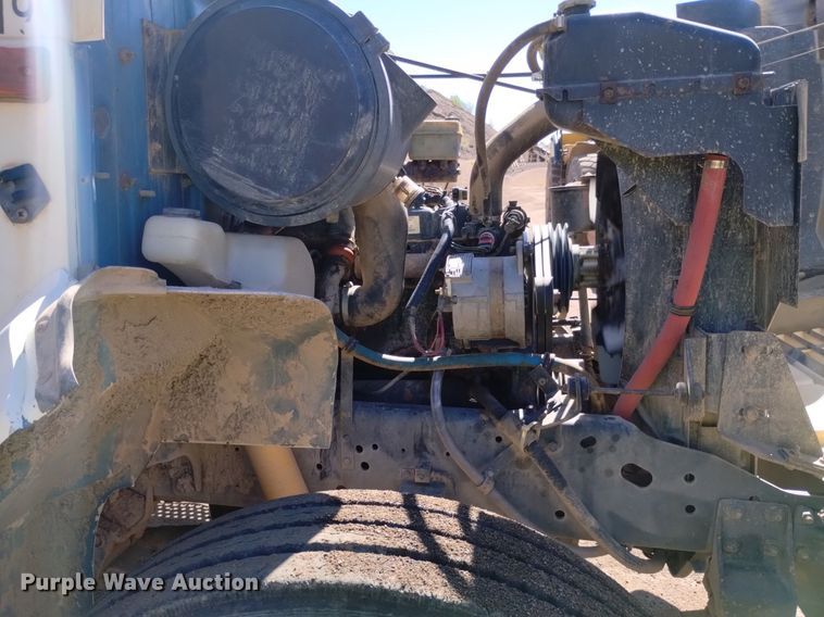 image for item DQ6086 1989 International 4900 utility / service truck