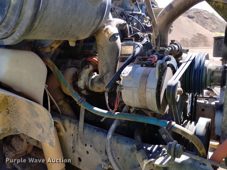 image for item DQ6086 1989 International 4900 utility / service truck