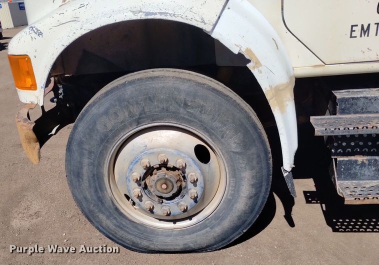 image for item DQ6086 1989 International 4900 utility / service truck