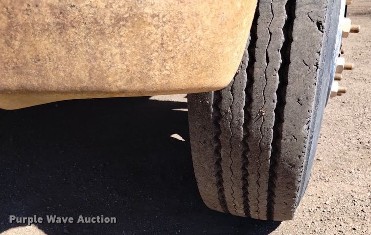 image for item DQ6086 1989 International 4900 utility / service truck