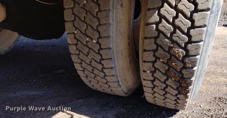 image for item DQ6086 1989 International 4900 utility / service truck