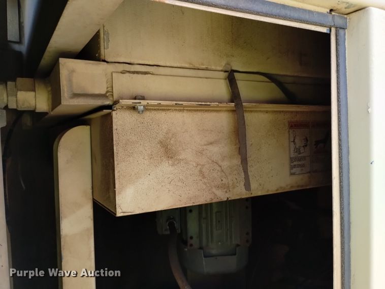 image for item DQ6089 2001 Quincy  QSF125-100 air compressor