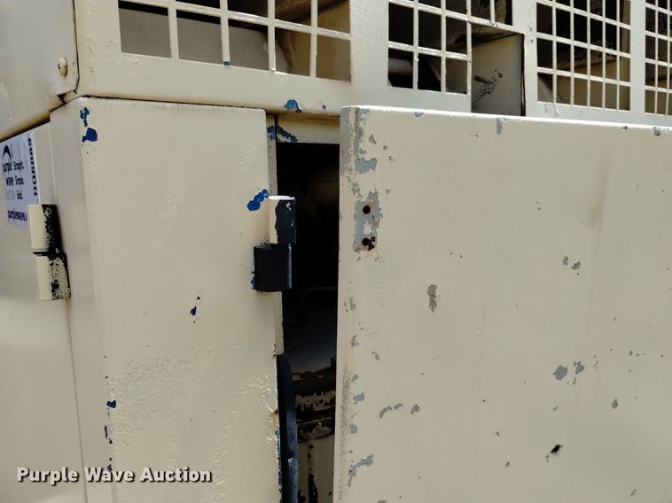 image for item DQ6089 2001 Quincy  QSF125-100 air compressor