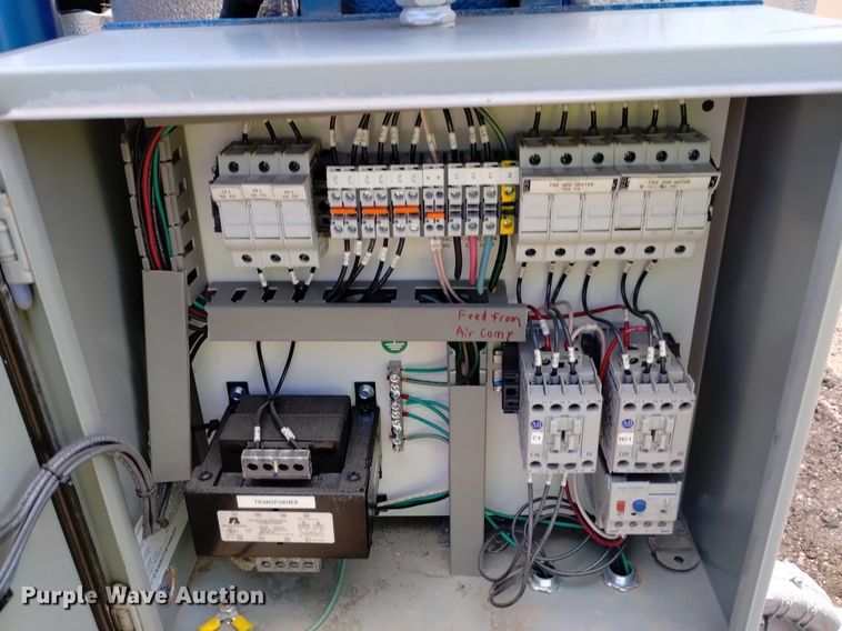 image for item DQ6089 2001 Quincy  QSF125-100 air compressor