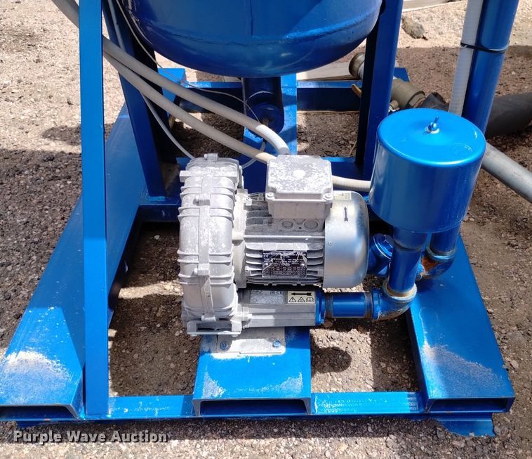 image for item DQ6089 2001 Quincy  QSF125-100 air compressor