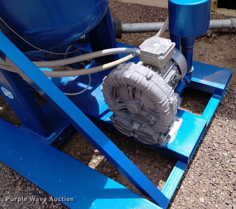 image for item DQ6089 2001 Quincy  QSF125-100 air compressor