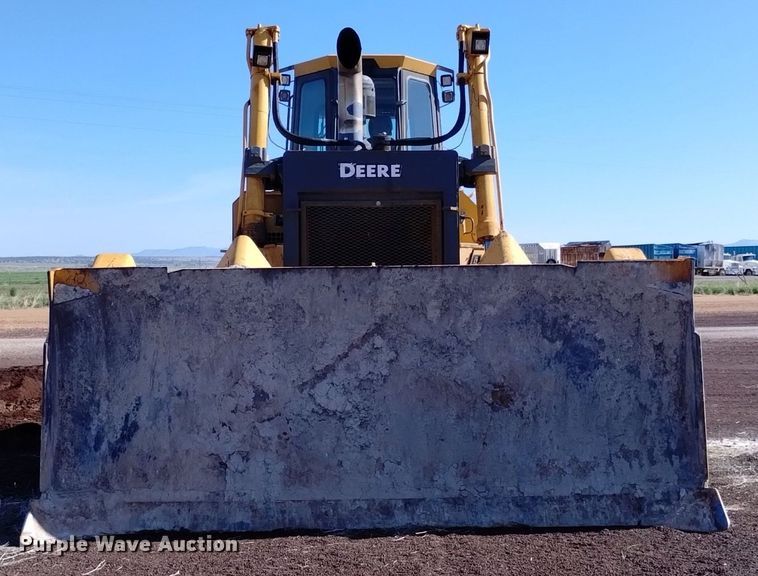 image for item DQ6092 2004 John Deere 1050C dozer