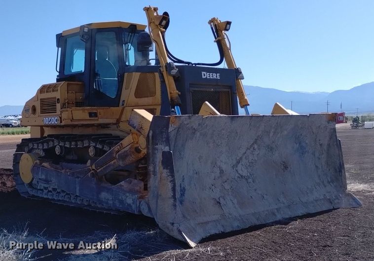 image for item DQ6092 2004 John Deere 1050C dozer