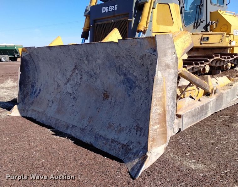 image for item DQ6092 2004 John Deere 1050C dozer