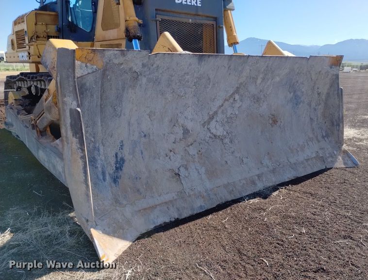 image for item DQ6092 2004 John Deere 1050C dozer