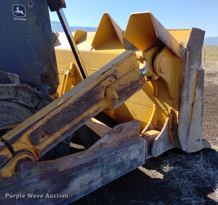 image for item DQ6092 2004 John Deere 1050C dozer