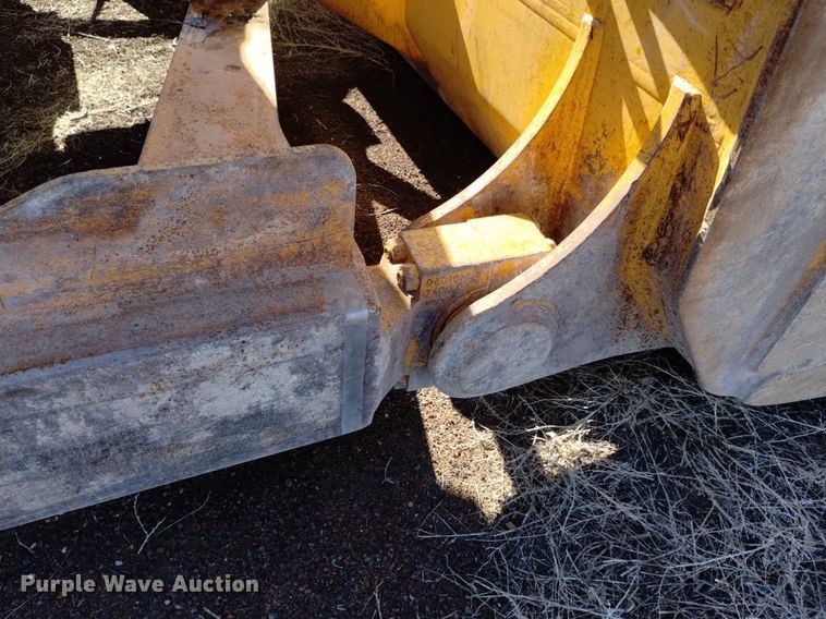 image for item DQ6092 2004 John Deere 1050C dozer