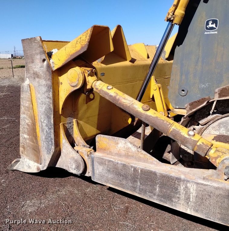 image for item DQ6092 2004 John Deere 1050C dozer