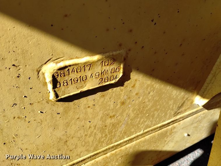 image for item DQ6092 2004 John Deere 1050C dozer