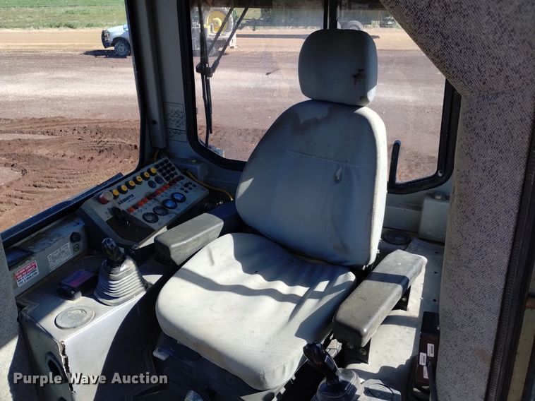 image for item DQ6092 2004 John Deere 1050C dozer