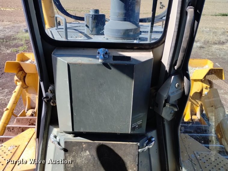 image for item DQ6092 2004 John Deere 1050C dozer