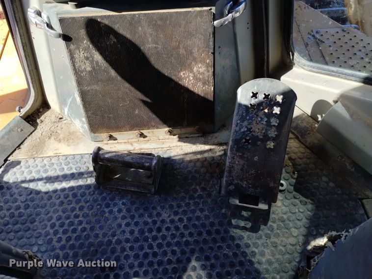 image for item DQ6092 2004 John Deere 1050C dozer