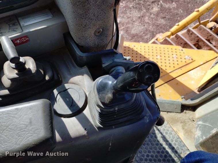 image for item DQ6092 2004 John Deere 1050C dozer