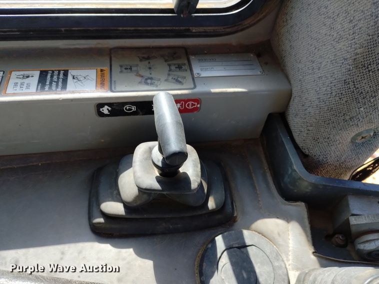 image for item DQ6092 2004 John Deere 1050C dozer