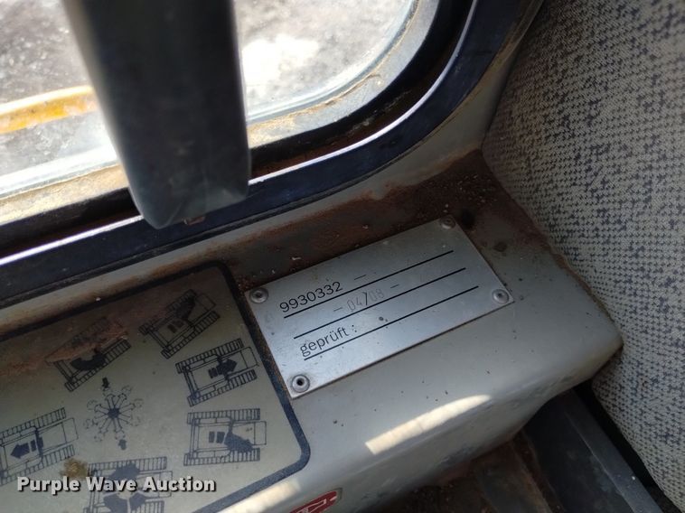 image for item DQ6092 2004 John Deere 1050C dozer