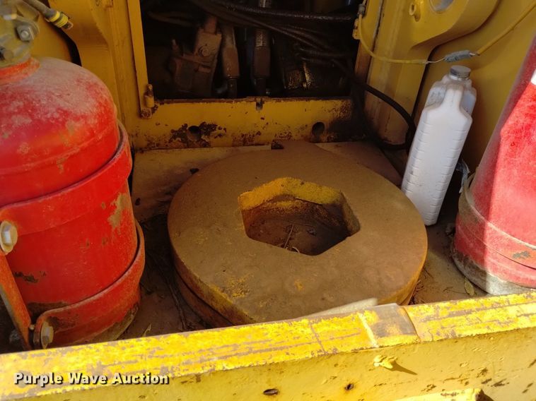 image for item DQ6092 2004 John Deere 1050C dozer