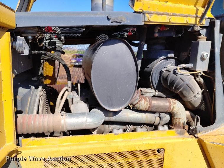 image for item DQ6092 2004 John Deere 1050C dozer